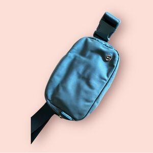 Lululemon Everywhere Belt Bag Crossbody